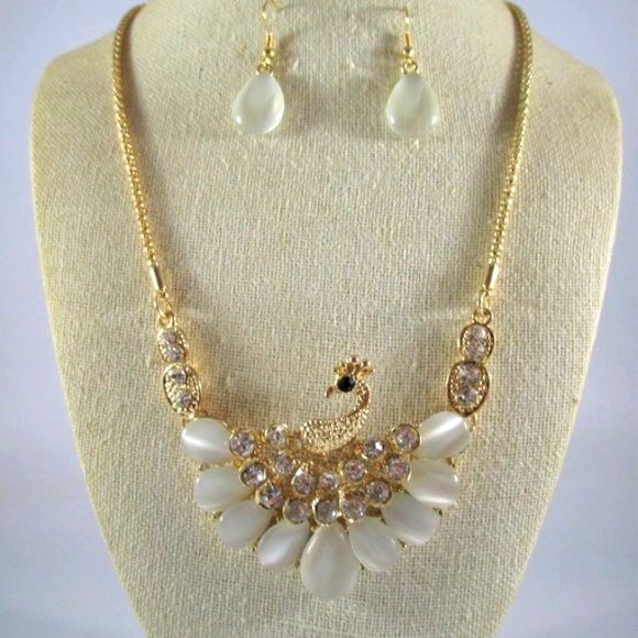 White Peacock Opal Crystal Gold Necklace Set - Picture 2 of 8
